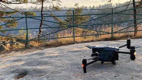 V Hřensku pomáhají hasičům tři typy průmyslových dronů, jeden je v ČR nasazen poprvé